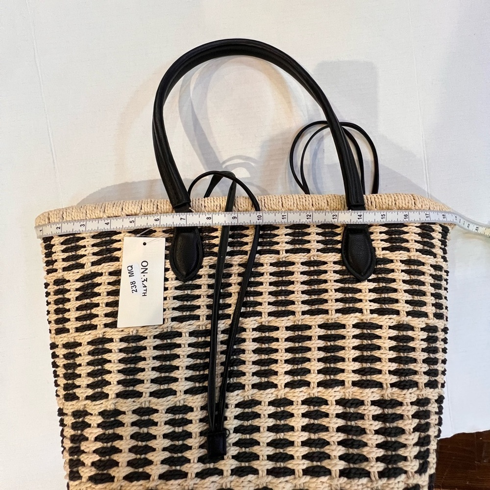 NWT On 34th Isabellaa Straw Tote Bag, black/white with floral tie up - Picture 5 of 10